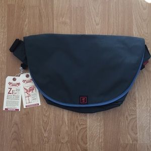 Rickshaw Medium Zero Messenger Bag NWT